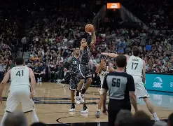 逆转之夜!雄鹿最后时刻连续得分取胜,还是简介女人.的简单介绍 逆转之夜!雄鹿最后时刻连续得分取胜,还是简介女人.的简单介绍