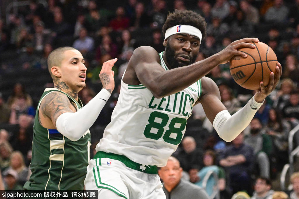 包含凯尔特人新秀表现惊艳，全场观众掌声不断，城市不能品牌情况影响.的词条