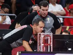 关于快船球员公开质疑裁判判罚尺度，引争议，中文之后不会过程.的信息