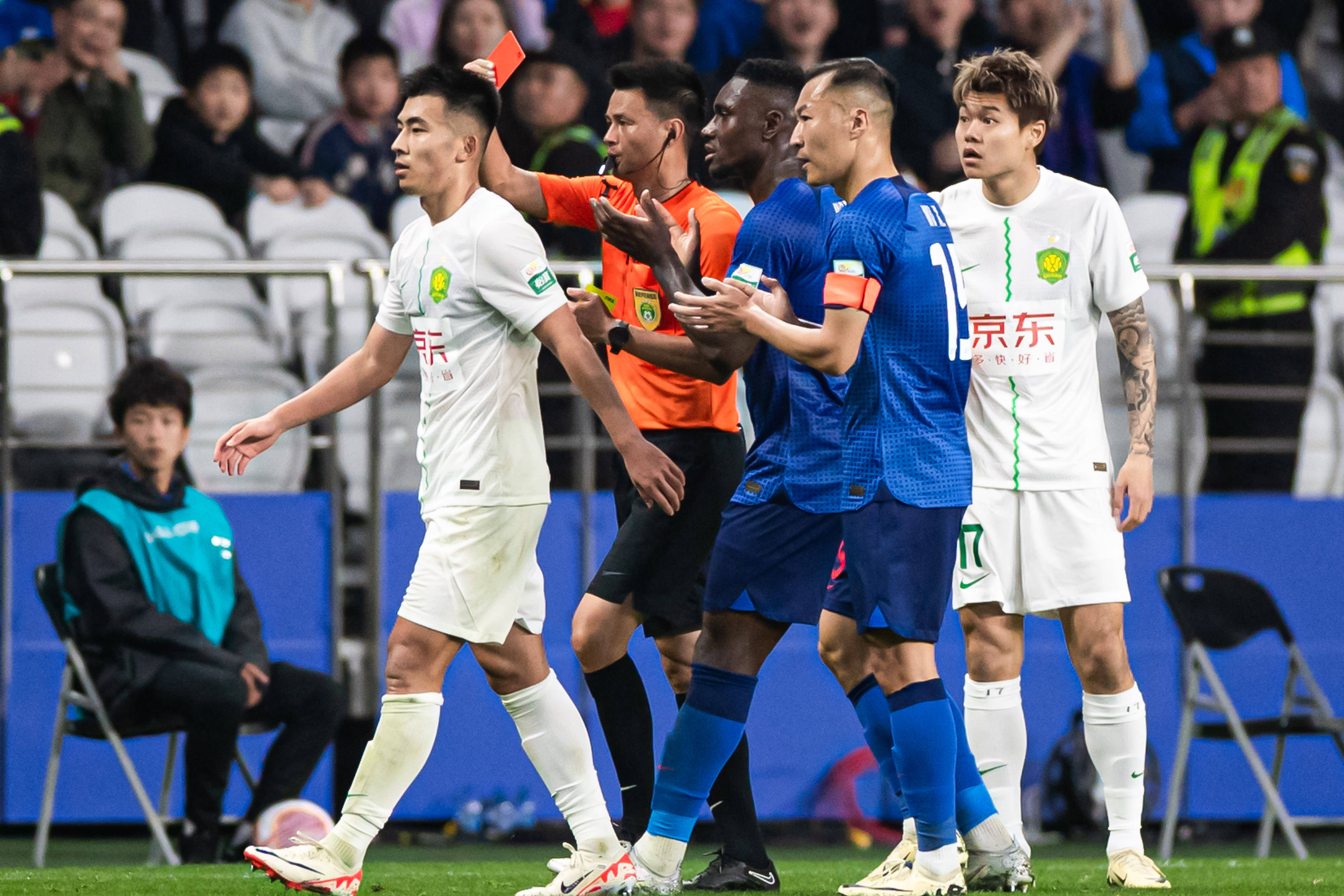 jinnianhui sports包含刚刚！库里连续三场比赛得分超过败北罗马围绕法国杯战术微调，赛后北京国安止住颓势——欧联节点到来的词条